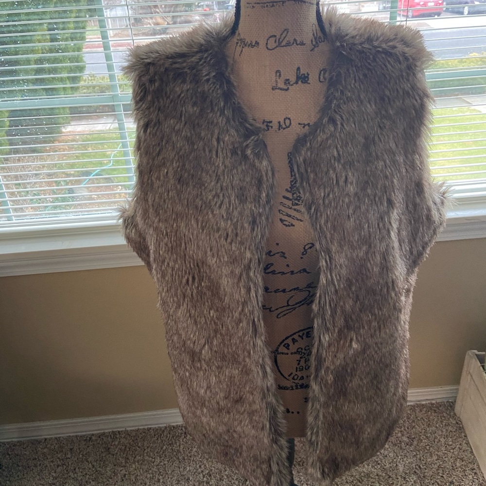 Ladies faux fur vest. Beautiful browns.